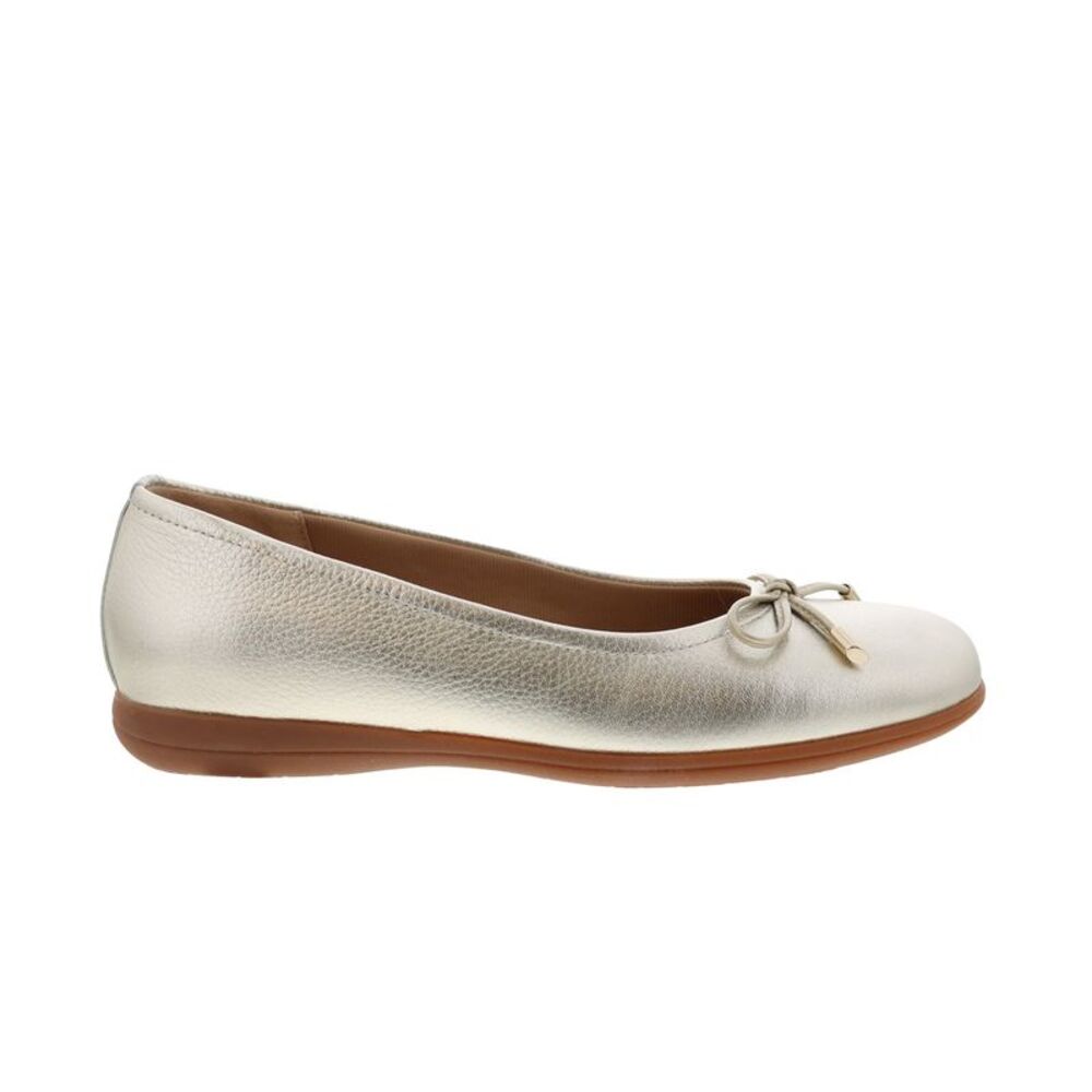 Trotters Womens Dellis Silver Shoes (NWT) - Picture 1 of 7